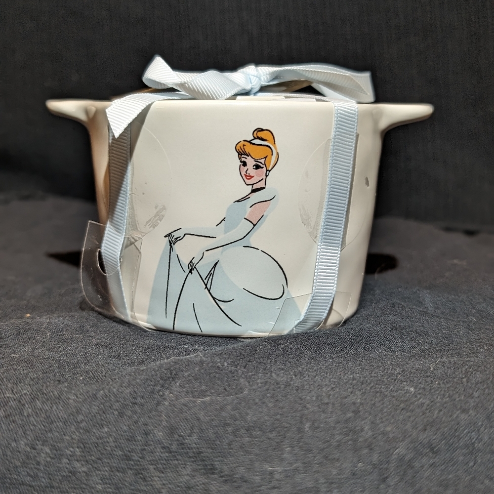 Rae Dunn, Cinderella measuring cups